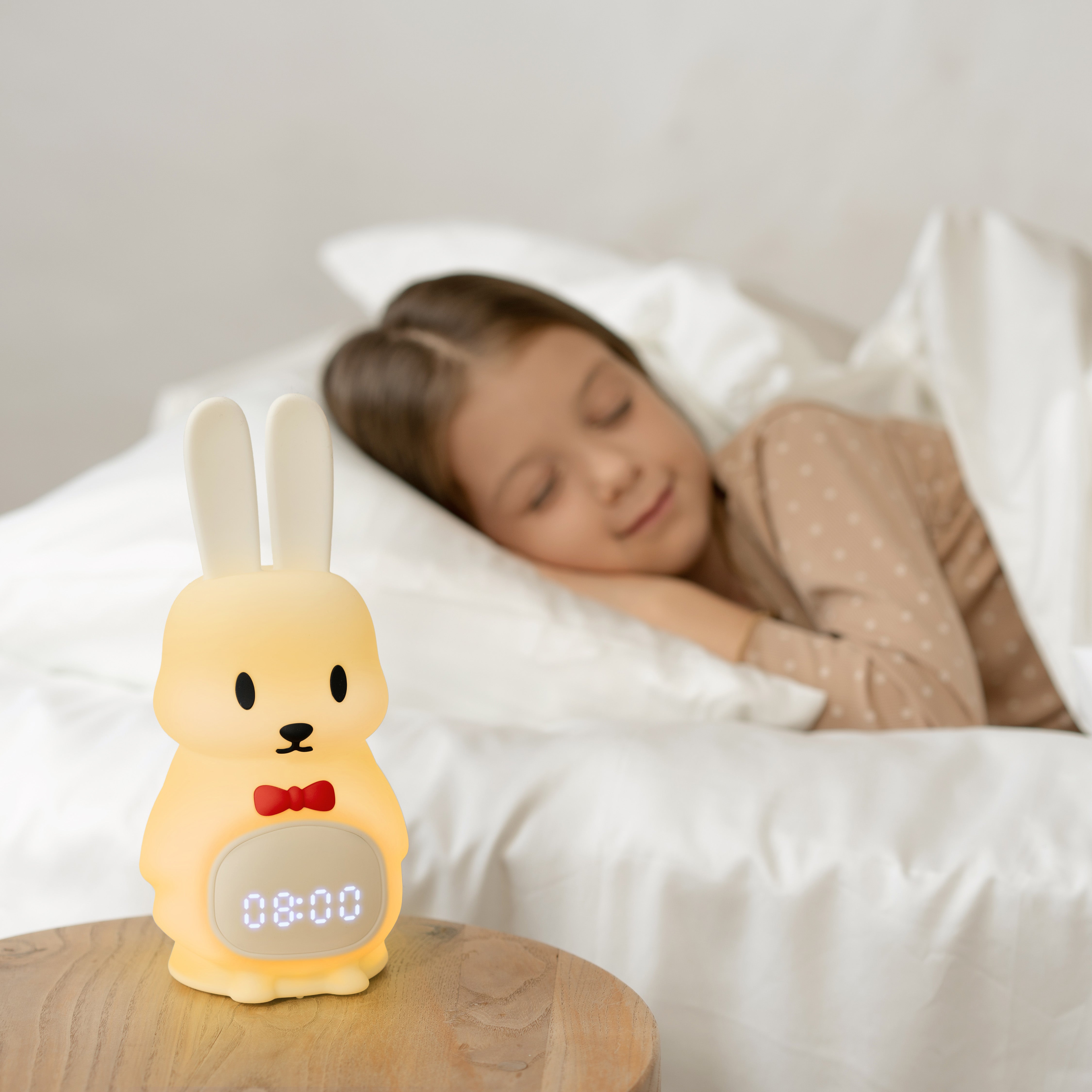 Slaaptrainer – Slaapwekker Baby – Nachtlamp functie met Wekker – Kinderwekker – Tuxedo Rabbit – Inclusief App