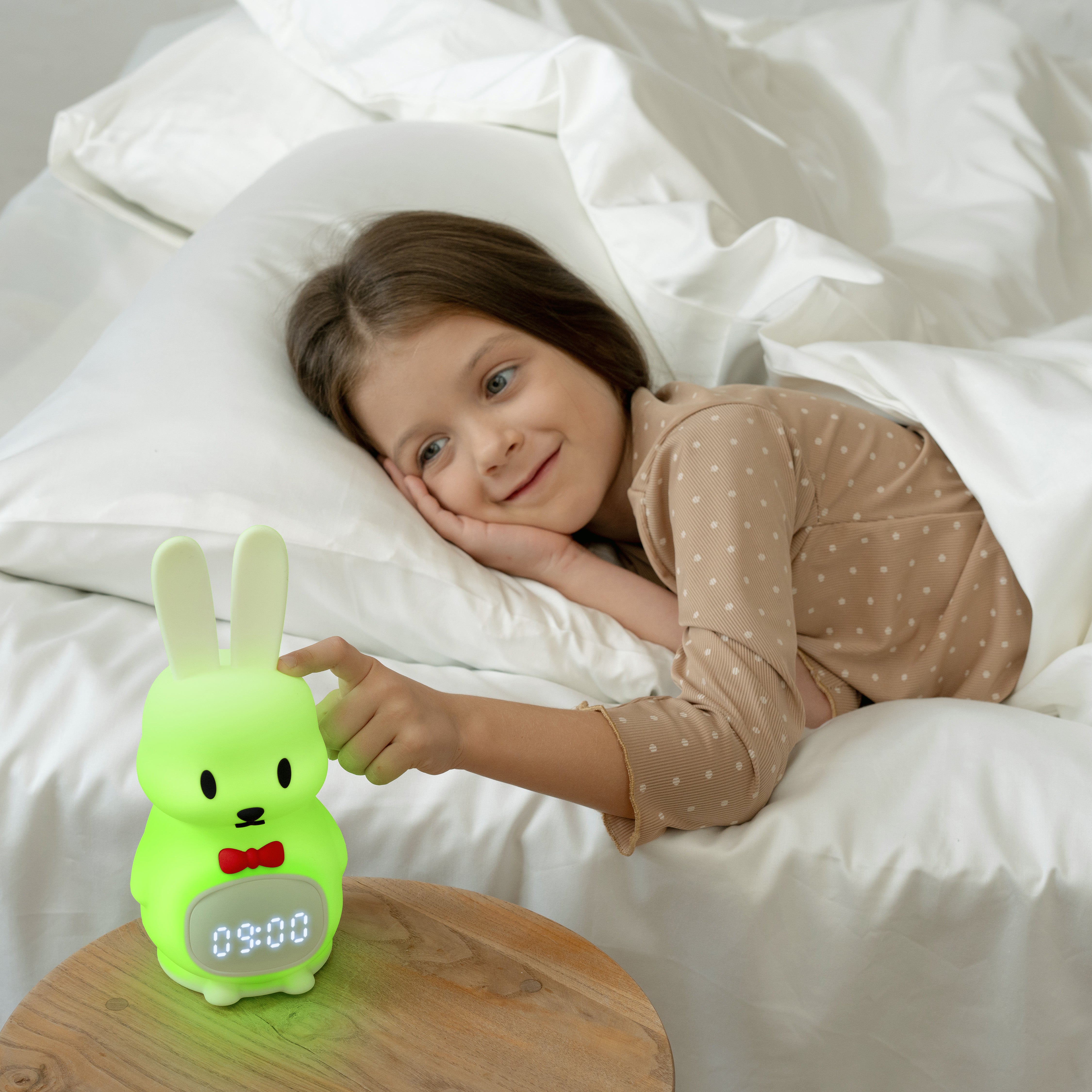 Slaaptrainer – Slaapwekker Baby – Nachtlamp functie met Wekker – Kinderwekker – Tuxedo Rabbit – Inclusief App