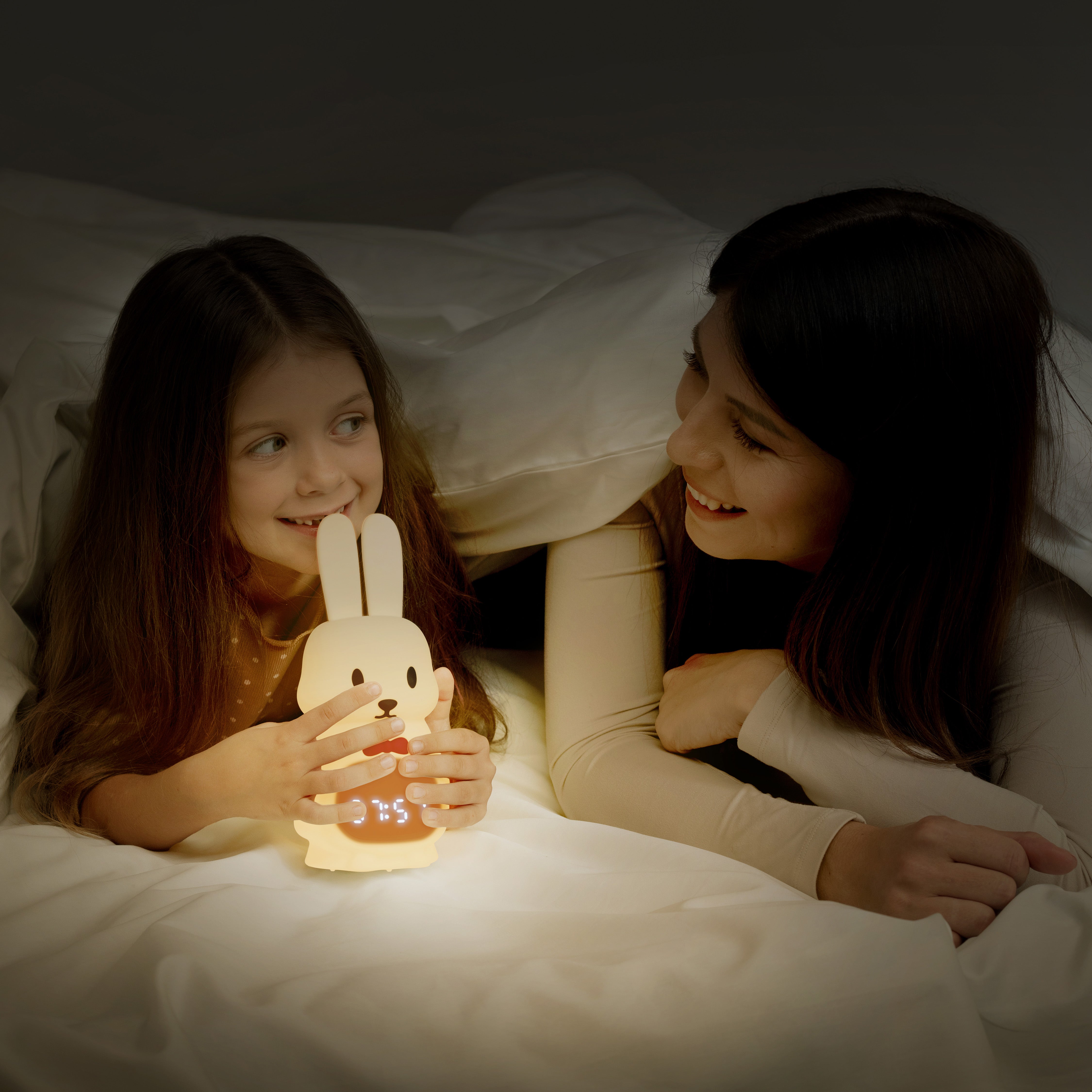 Slaaptrainer – Slaapwekker Baby – Nachtlamp functie met Wekker – Kinderwekker – Tuxedo Rabbit – Inclusief App