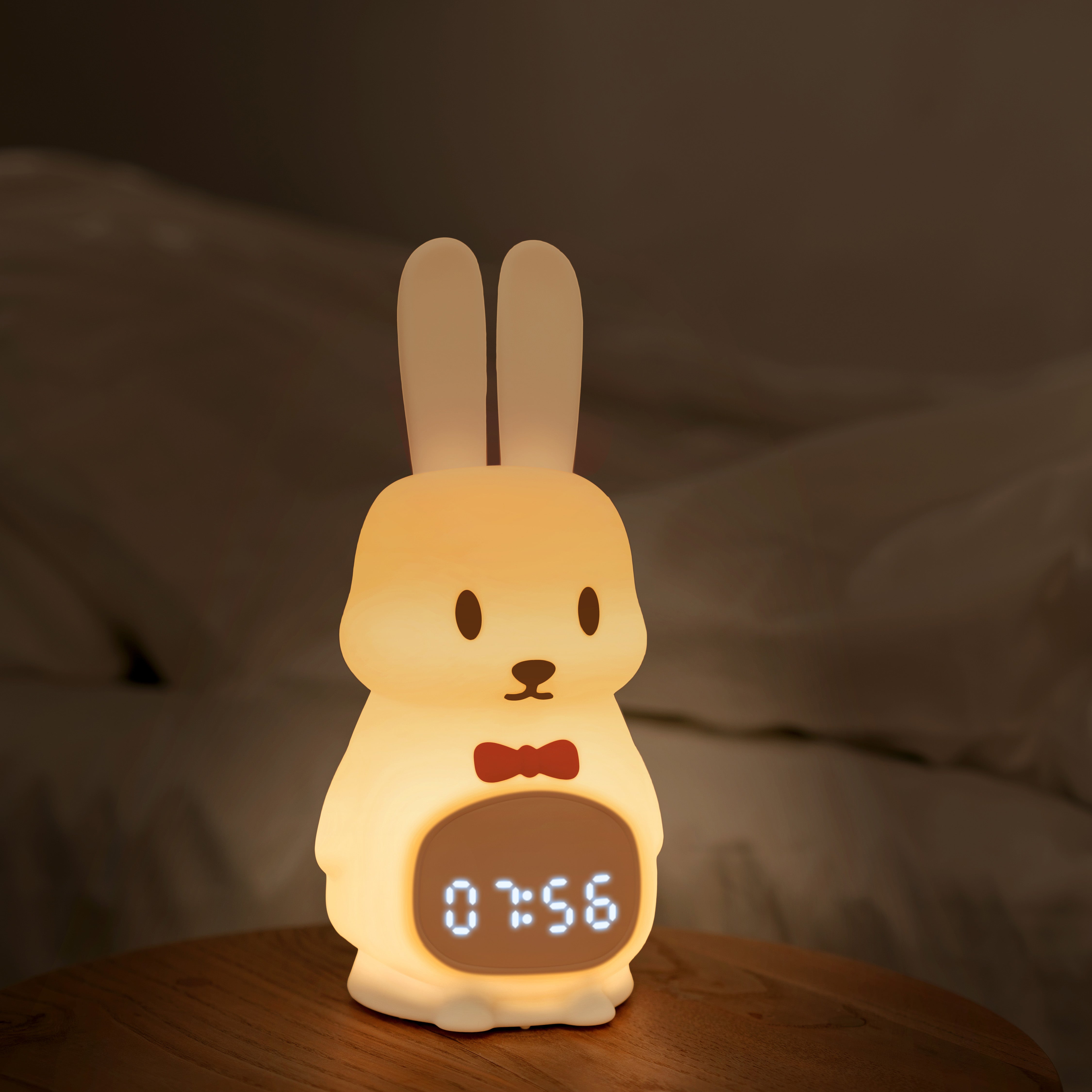 Slaaptrainer – Slaapwekker Baby – Nachtlamp functie met Wekker – Kinderwekker – Tuxedo Rabbit – Inclusief App